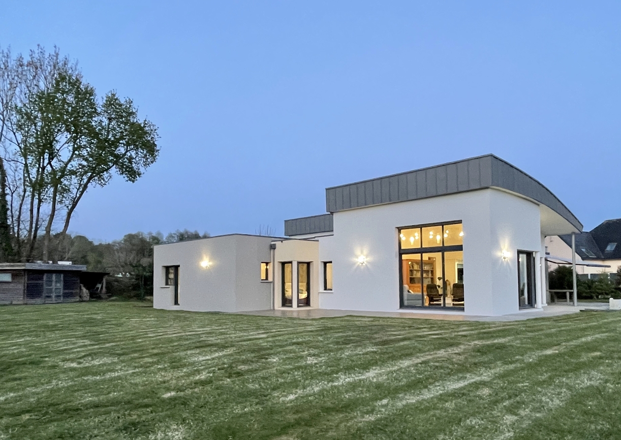 Quimper. Remarquable Maison Contemporaine de Plain Pied au Style Recherché sur Terrain de 3000 m2.