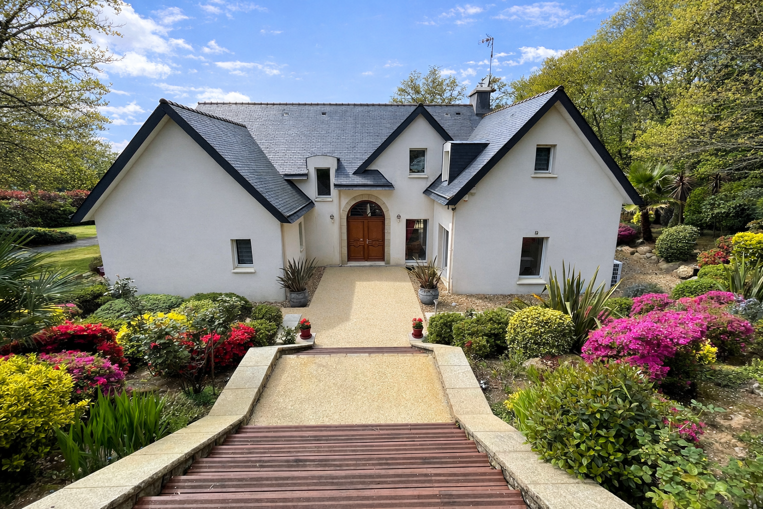 L’unique Villa d’Exception (250 m²) & de Prestige avec Piscine & Spa dans le Neuilly Quimpérois.