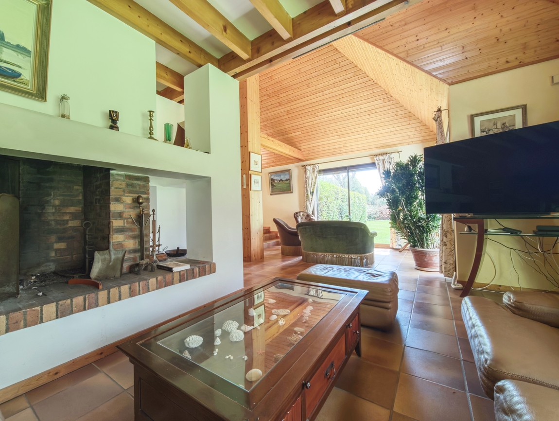 Concarneau. Rare & Confortable Maison d’Architecte (200 m2) aux 5 Chambres & son Parc Paysagé de 4800 m2.