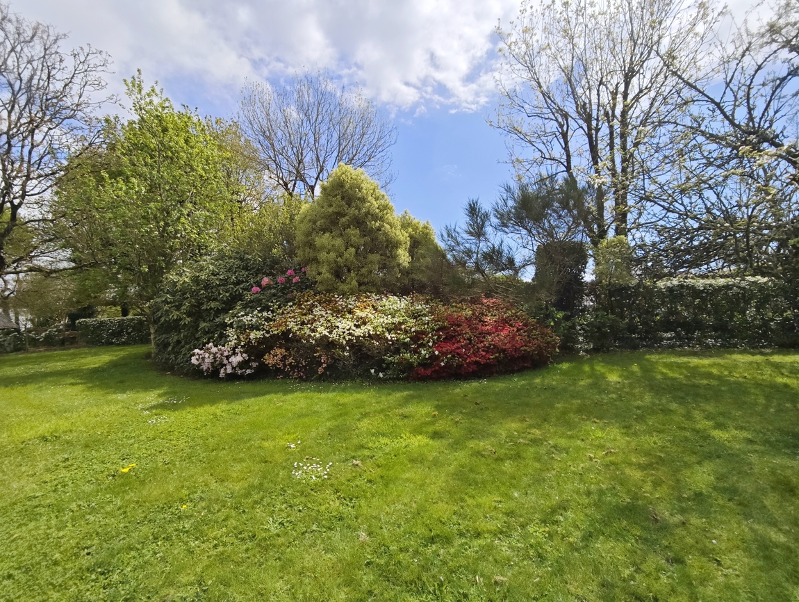 Concarneau. Rare & Confortable Maison d’Architecte (200 m2) aux 5 Chambres & son Parc Paysagé de 4800 m2.