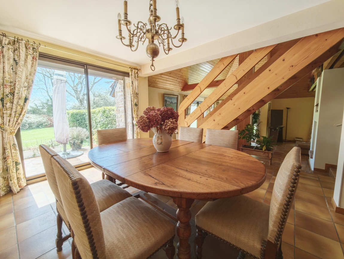 Concarneau. Rare & Confortable Maison d’Architecte (200 m2) aux 5 Chambres & son Parc Paysagé de 4800 m2.