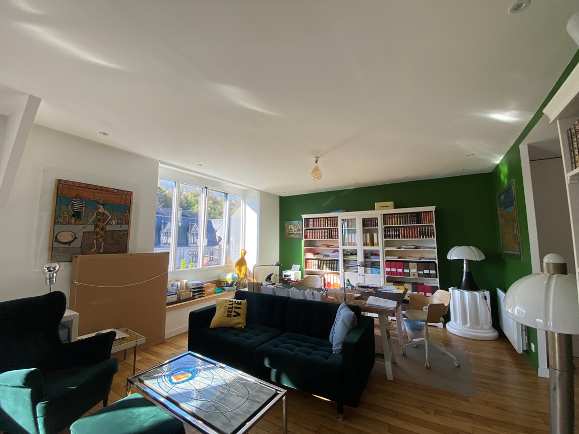 A Louer. Libre immédiatement. COLOCATION MEUBLÉE. Appartement Bureau Réhabilitée. 1 Chambre disponible !