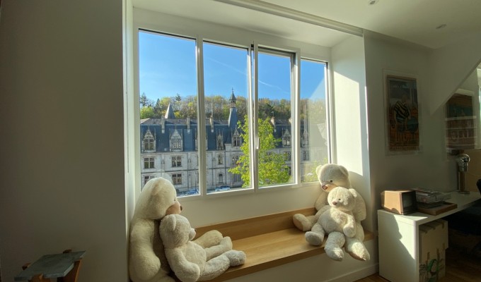 A Louer. Libre immédiatement. COLOCATION MEUBLÉE. Appartement Bureau Réhabilitée. 1 Chambre disponible !