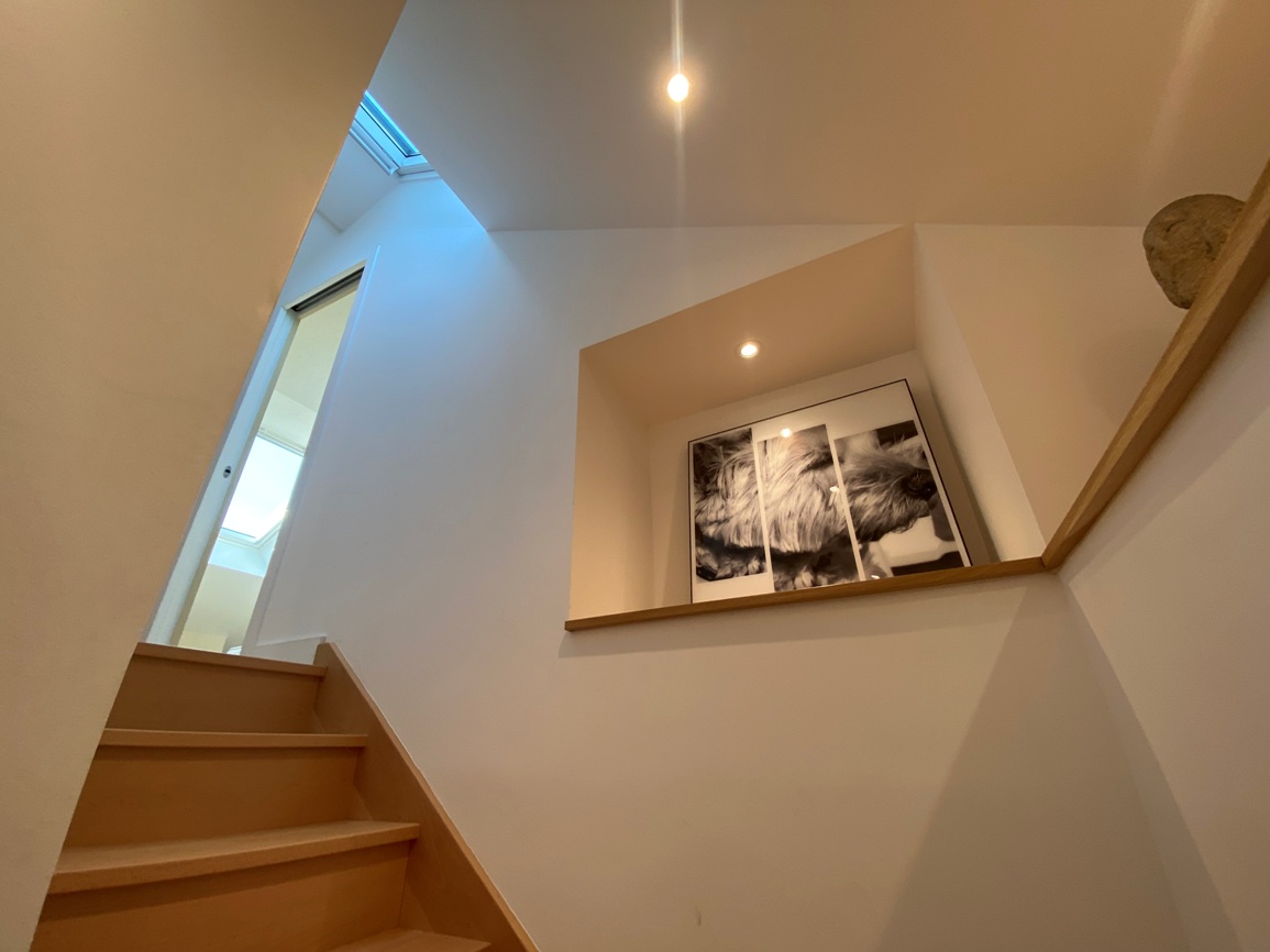 A Louer. Libre immédiatement. COLOCATION MEUBLÉE. Appartement Bureau Réhabilitée. 1 Chambre disponible !