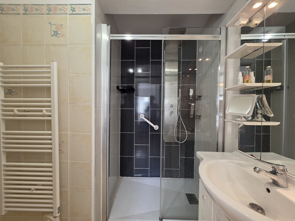 Penmarch, A 600mètres de la plage de Kérity, Maison Contemporaine Avec Jardin de 1100m²