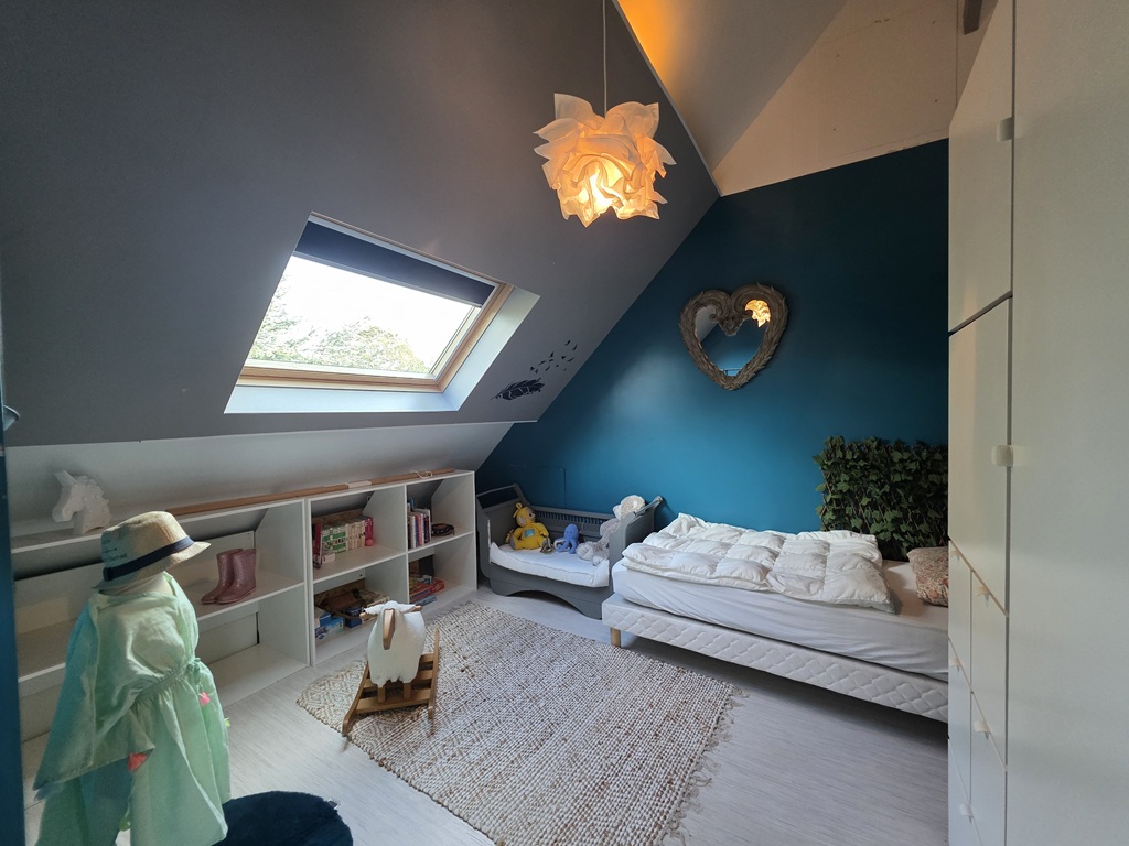 Exclusivité Agence, COMBRIT, En impasse, Plein Centre, vaste Maison de Famille Avec Jardin de 1200m2