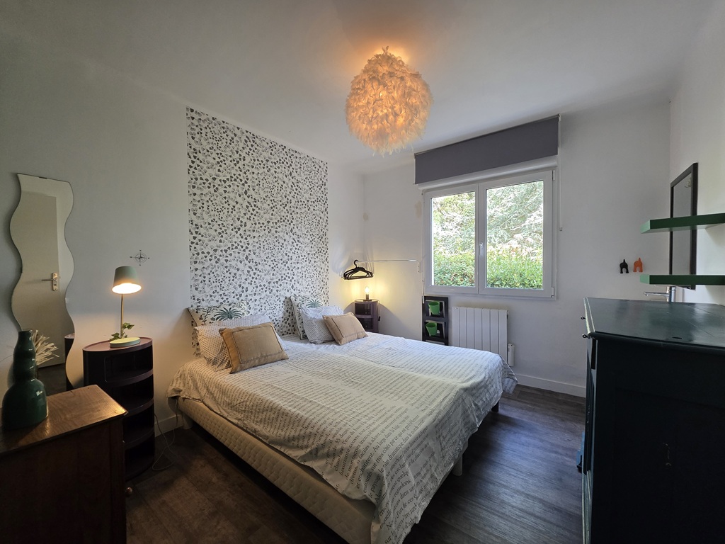 Exclusivité Agence, COMBRIT, En impasse, Plein Centre, vaste Maison de Famille Avec Jardin de 1200m2