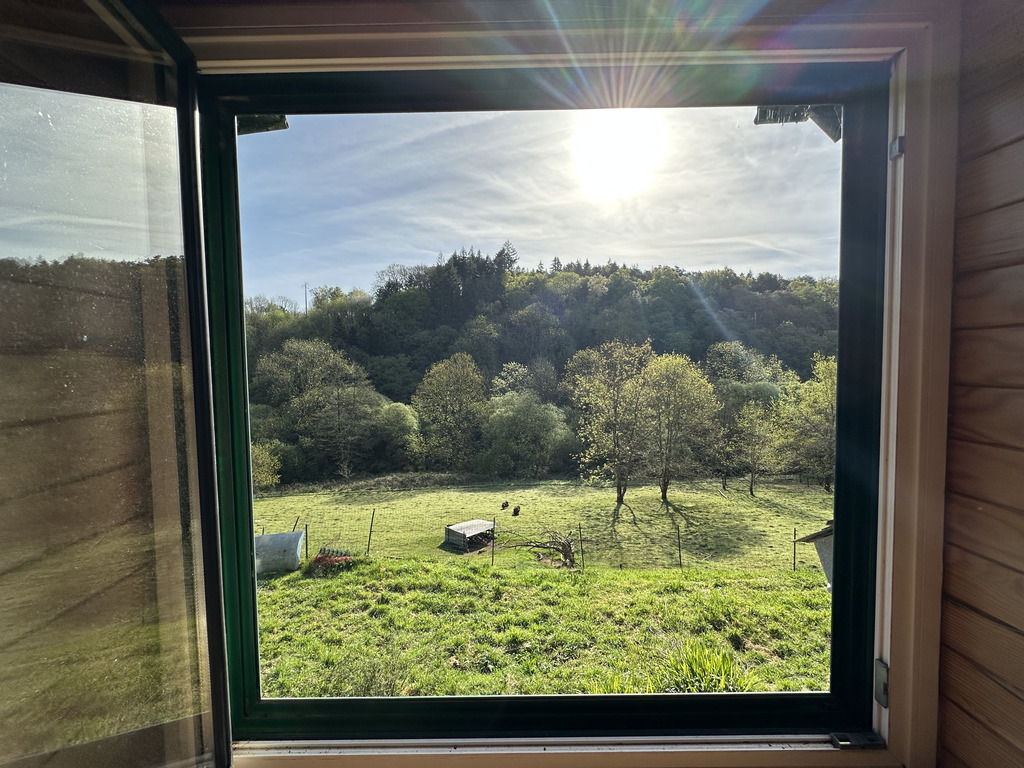 Mellac, L’ Authentique  & Généreuse Longère de 240m² dans un Havre de Paix sur Parc de 7000m²