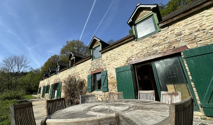 Mellac, L’ Authentique  & Généreuse Longère de 240m² dans un Havre de Paix sur Parc de 7000m²