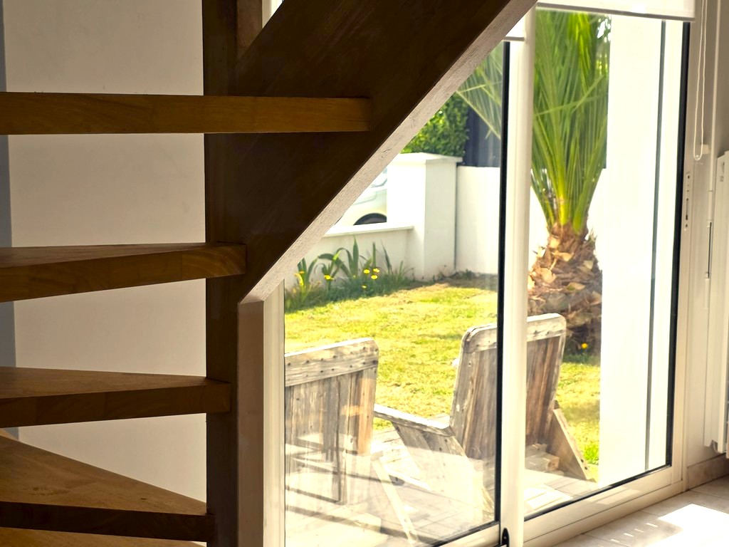 Plomelin – Impeccable Contemporaine Baignée de Lumière Avec Jardin, à Proximité Immédiate des écoles et commerces