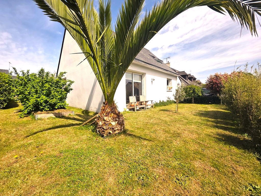 Plomelin – Impeccable Contemporaine Baignée de Lumière Avec Jardin, à Proximité Immédiate des écoles et commerces