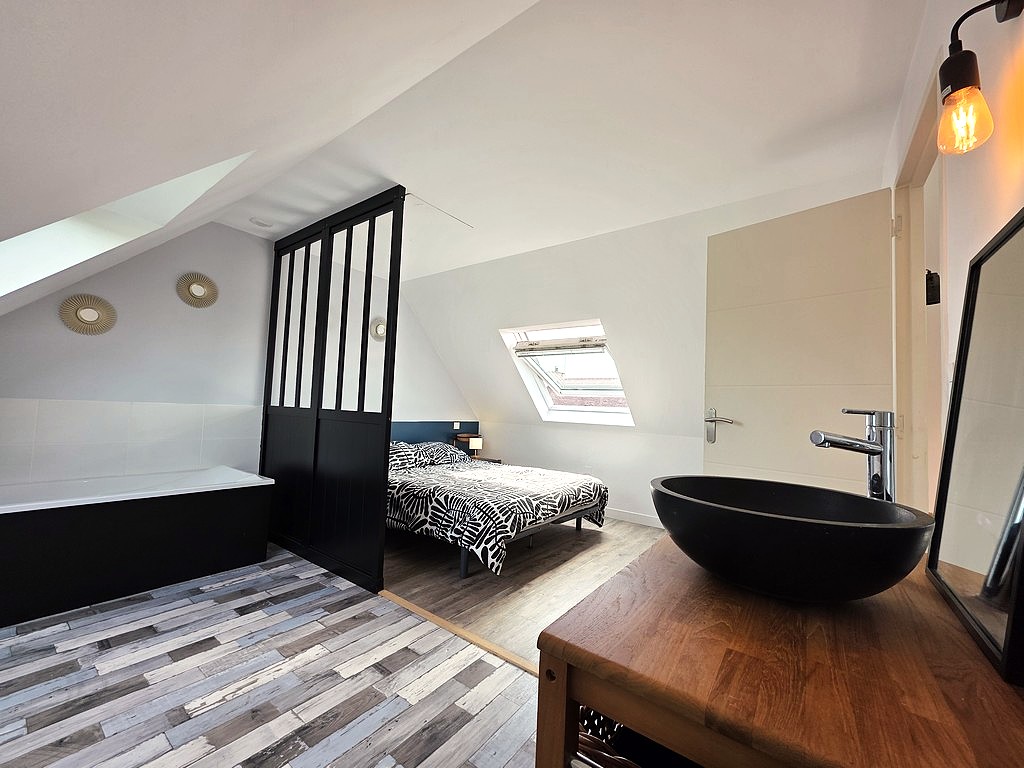 Plomelin – Impeccable Contemporaine Baignée de Lumière Avec Jardin, à Proximité Immédiate des écoles et commerces