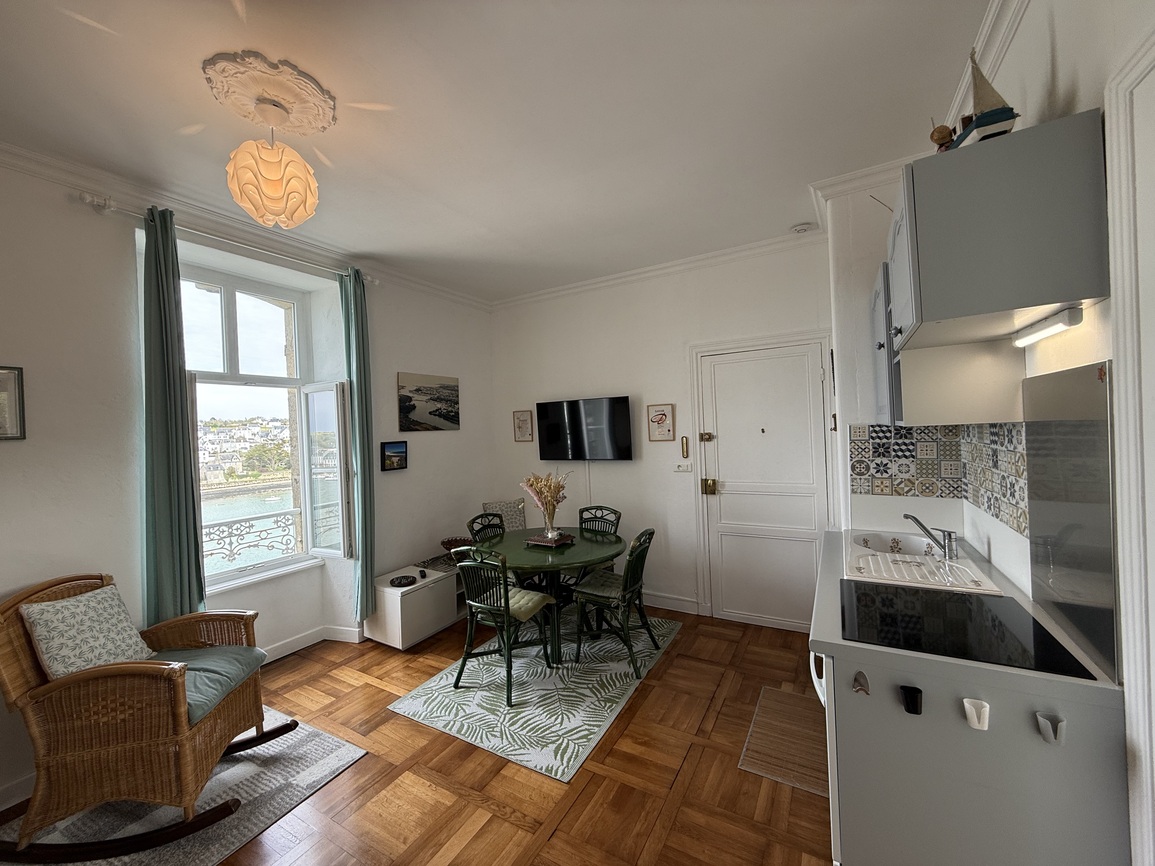 Audierne – Appartement de 30m² avec Vue sur le Port Commerces & Plages à Pied