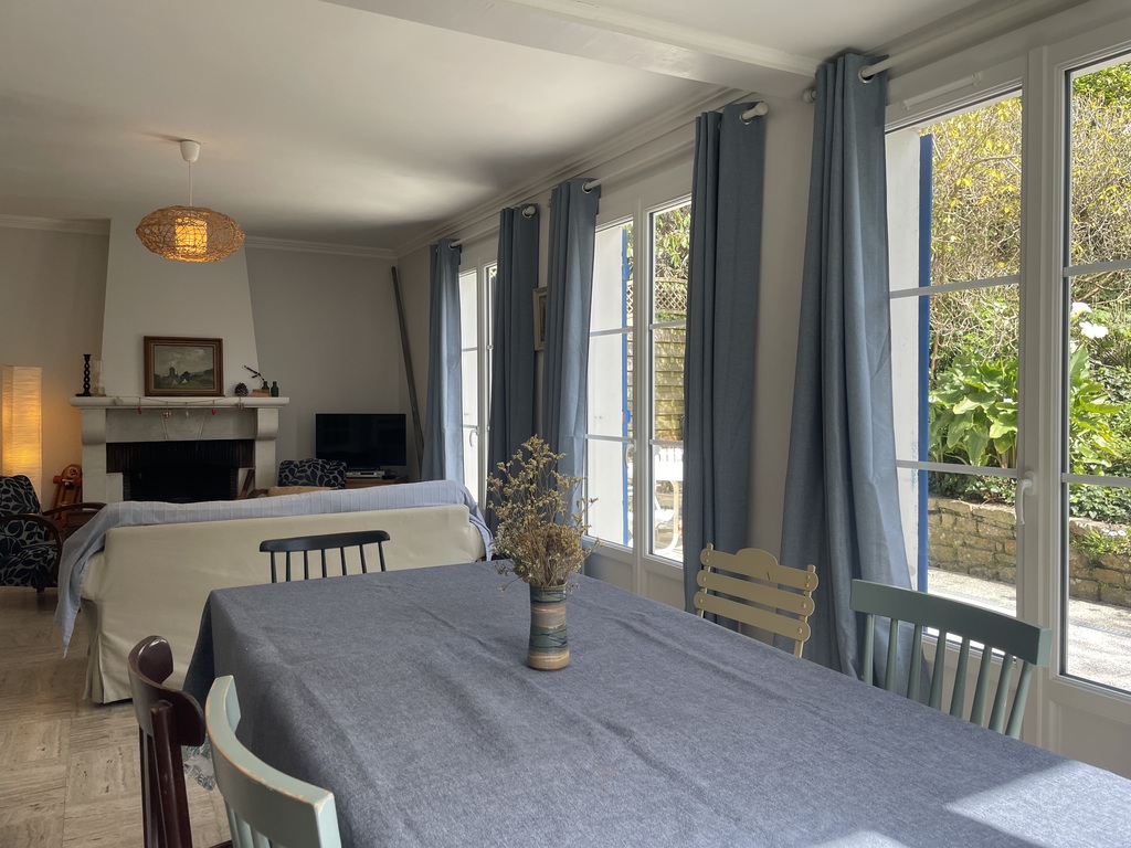 Douarnenez-Tréboul, Emplacement Privilégié pour cette Charmante Maison Lumineuse à Deux Pas du Port