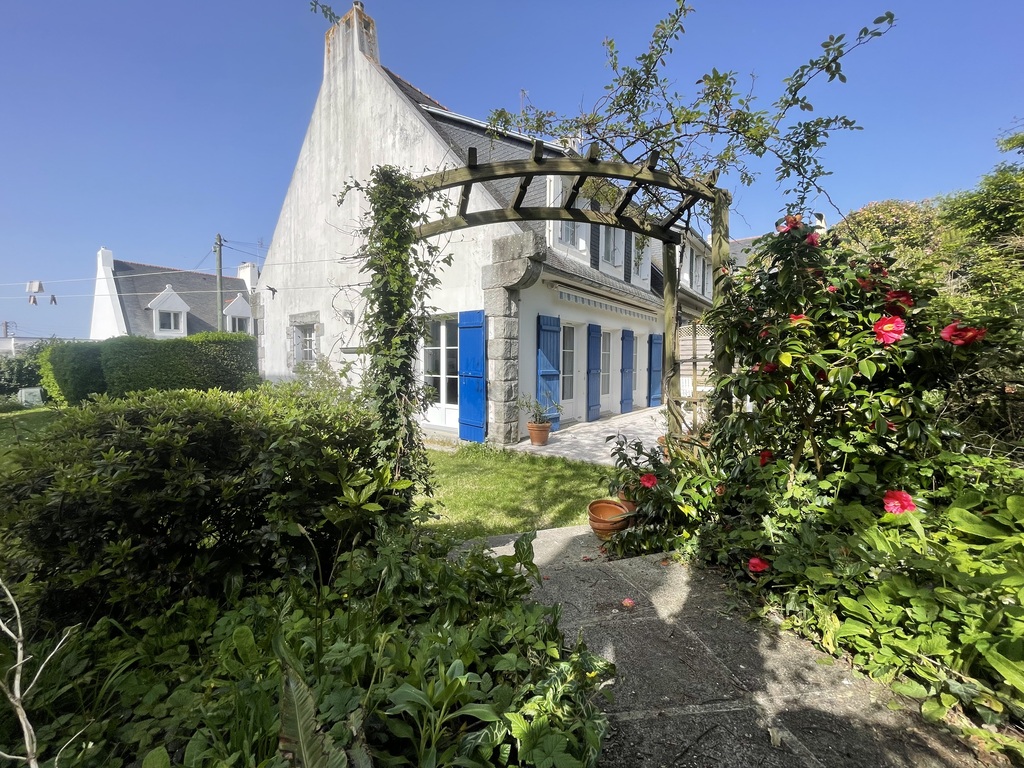 Douarnenez-Tréboul, Emplacement Privilégié pour cette Charmante Maison Lumineuse à Deux Pas du Port