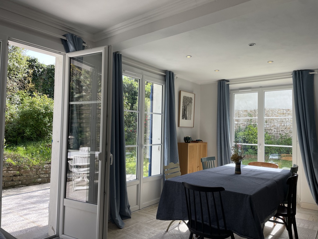 Douarnenez-Tréboul, Emplacement Privilégié pour cette Charmante Maison Lumineuse à Deux Pas du Port