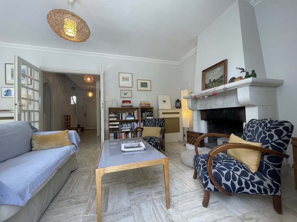 Douarnenez-Tréboul, Emplacement Privilégié pour cette Charmante Maison Lumineuse à Deux Pas du Port