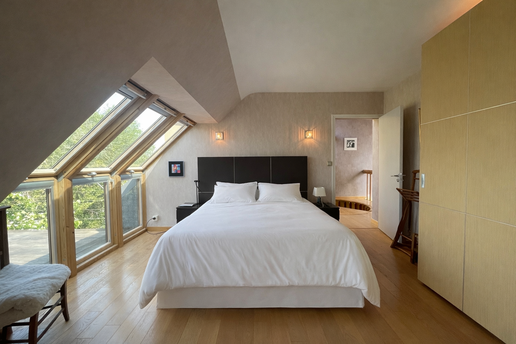 Châteaulin – Propriété Atypique sur les Hauteurs, Entre Charme des Années 1930 & Extension d’Architecte