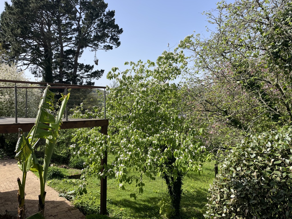 Châteaulin – Propriété Atypique sur les Hauteurs, Entre Charme des Années 1930 & Extension d’Architecte