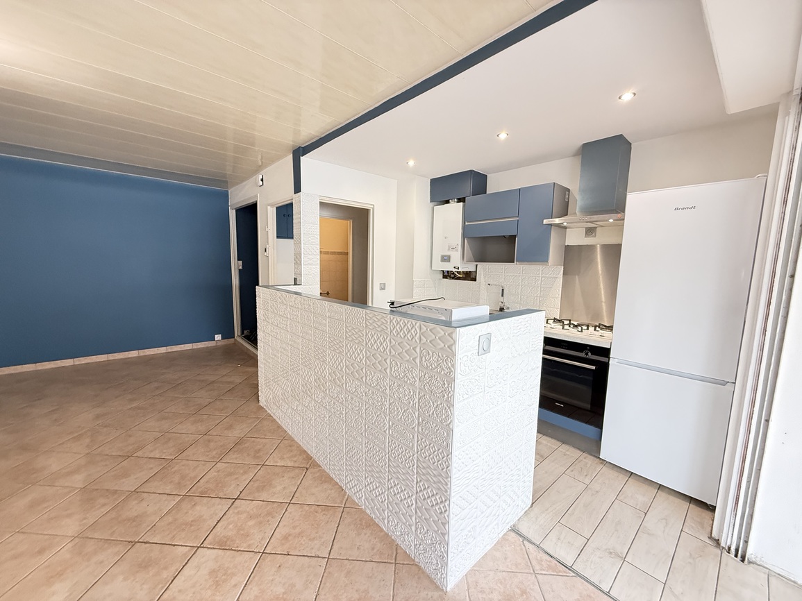 Audierne – Centre-Ville Appartement de 64m² de Plain Pied avec Terrasse Cave & Stationnement