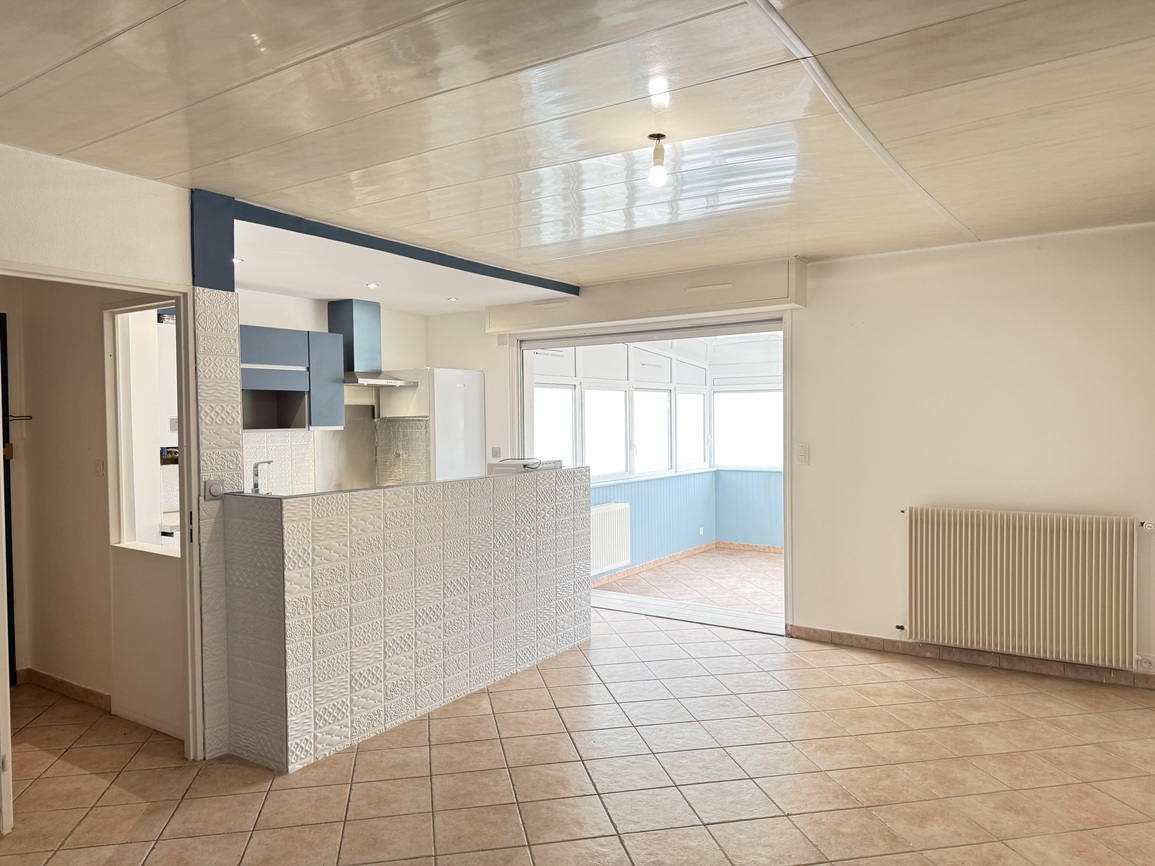 Audierne – Centre-Ville Appartement de 64m² de Plain Pied avec Terrasse Cave & Stationnement