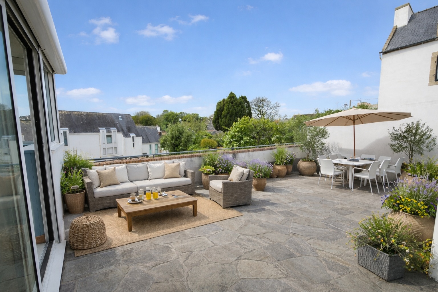 Audierne – Centre-Ville Appartement de 64m² de Plain Pied avec Terrasse Cave & Stationnement