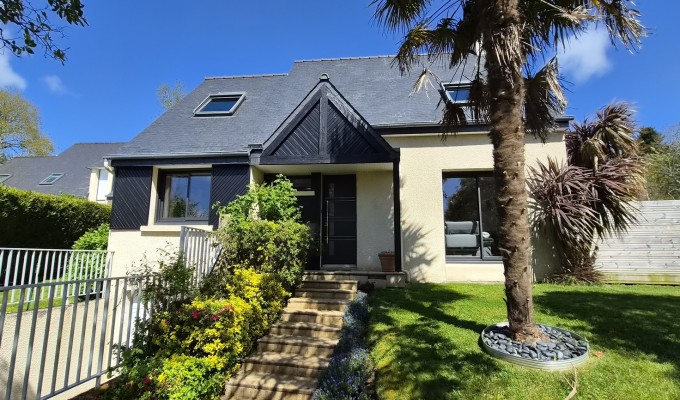 Exclusivité Agence – Quimper Sud- Impeccable Contemporaine de 4 Chambres avec jardin & Piscine Chauffée