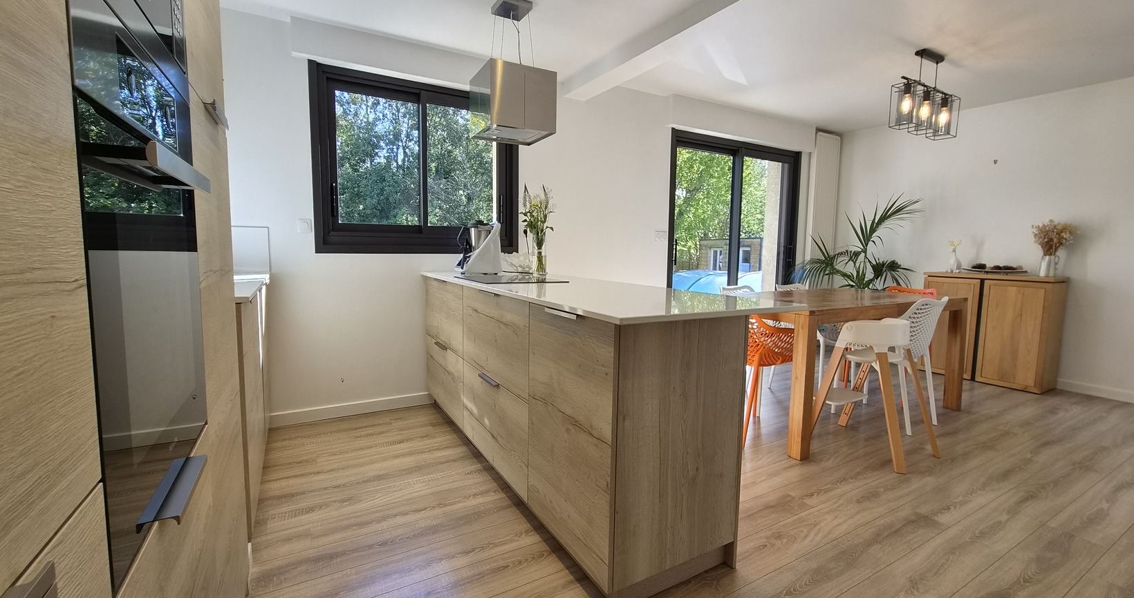 Exclusivité Agence – Quimper Sud- Impeccable Contemporaine de 4 Chambres avec jardin & Piscine Chauffée