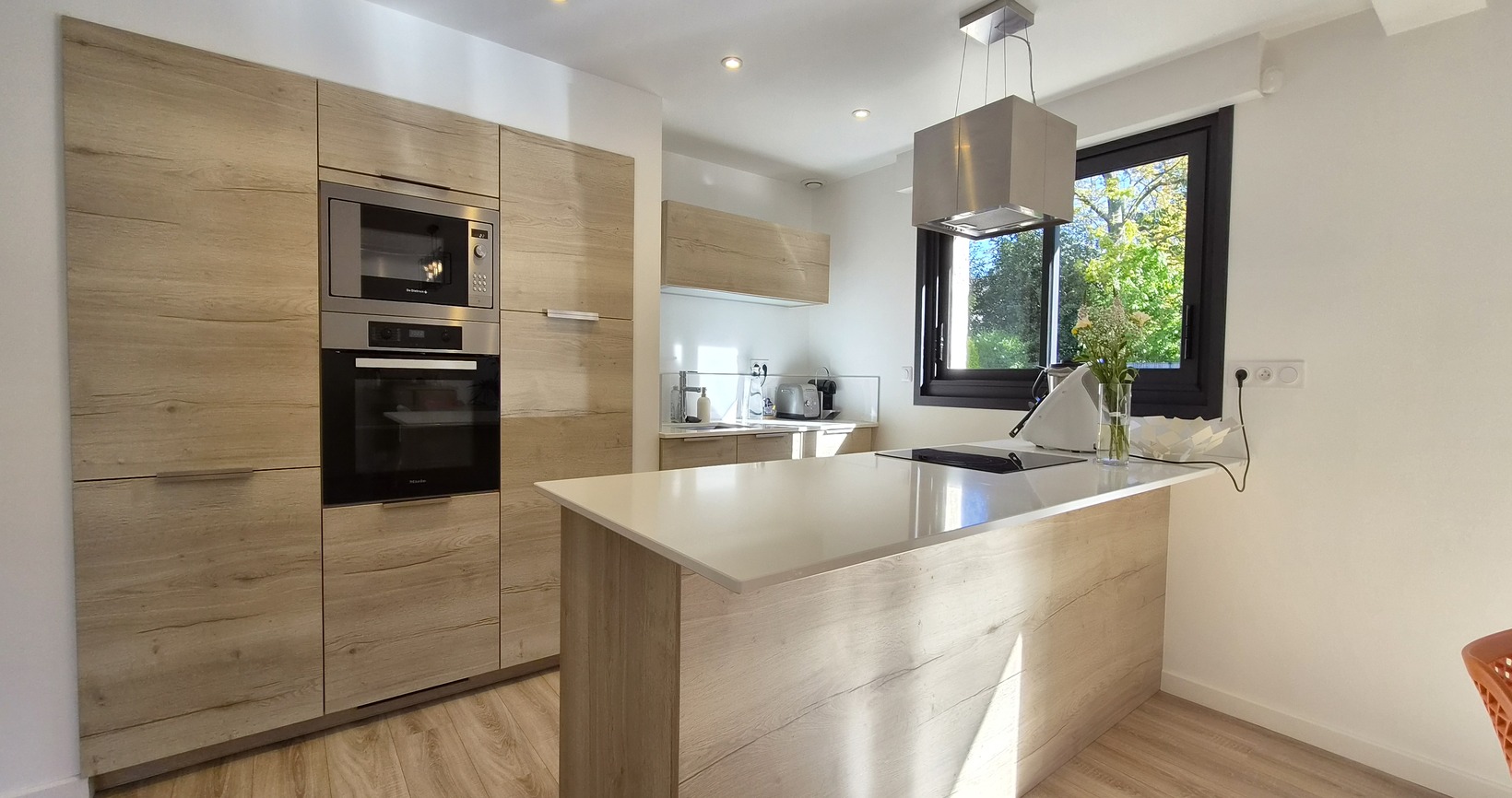 Exclusivité Agence – Quimper Sud- Impeccable Contemporaine de 4 Chambres avec jardin & Piscine Chauffée