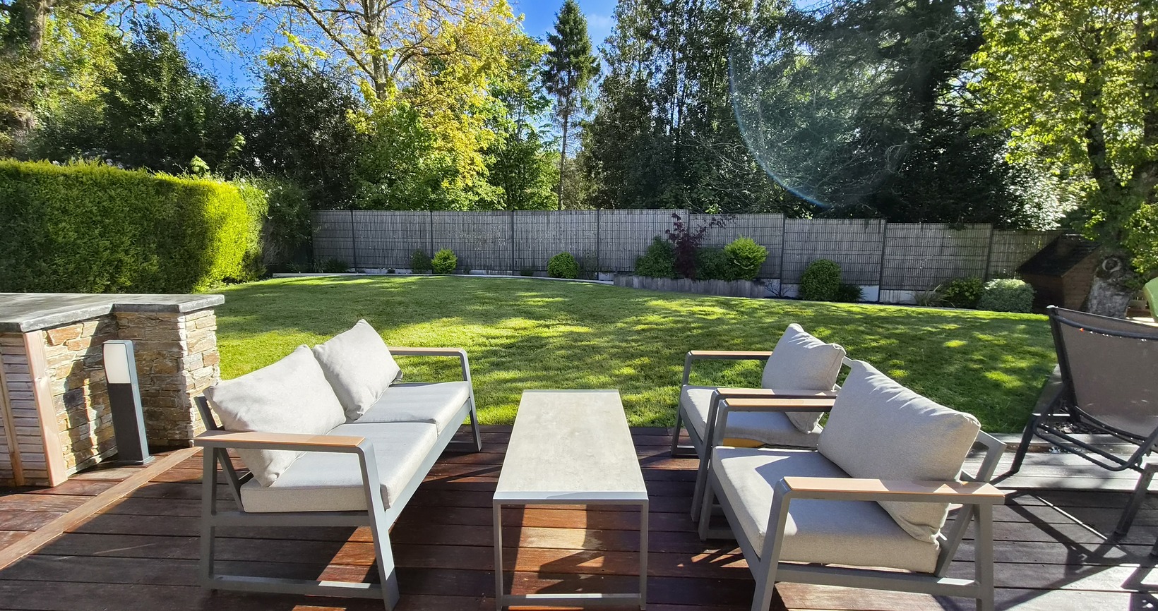 Exclusivité Agence – Quimper Sud- Impeccable Contemporaine de 4 Chambres avec jardin & Piscine Chauffée