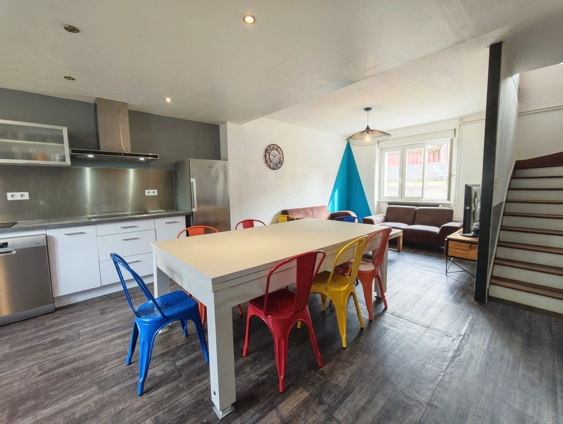 Exclusivité Agence. Quimper Proche Centre Ville. Maison 6 Chambres (128 m2) Garage & Jardin Clos.