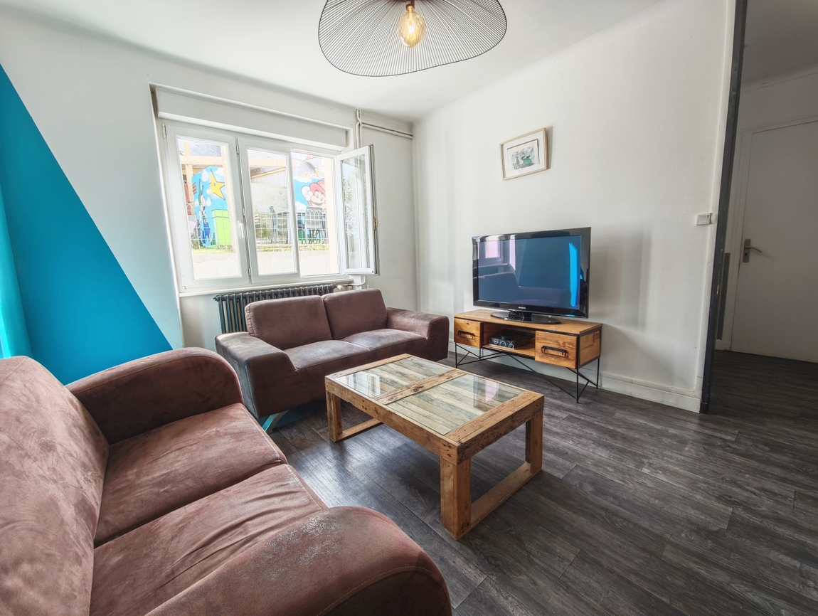 Exclusivité Agence. Quimper Proche Centre Ville. Maison 6 Chambres (128 m2) Garage & Jardin Clos.