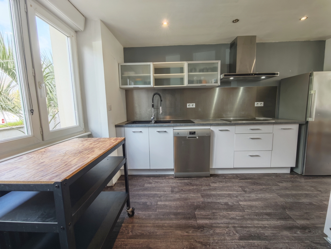 Exclusivité Agence. Quimper Proche Centre Ville. Maison 6 Chambres (128 m2) Garage & Jardin Clos.