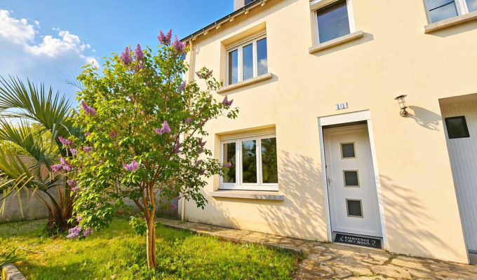 Exclusivité Agence. Quimper Proche Centre Ville. Maison 6 Chambres (128 m2) Garage & Jardin Clos.