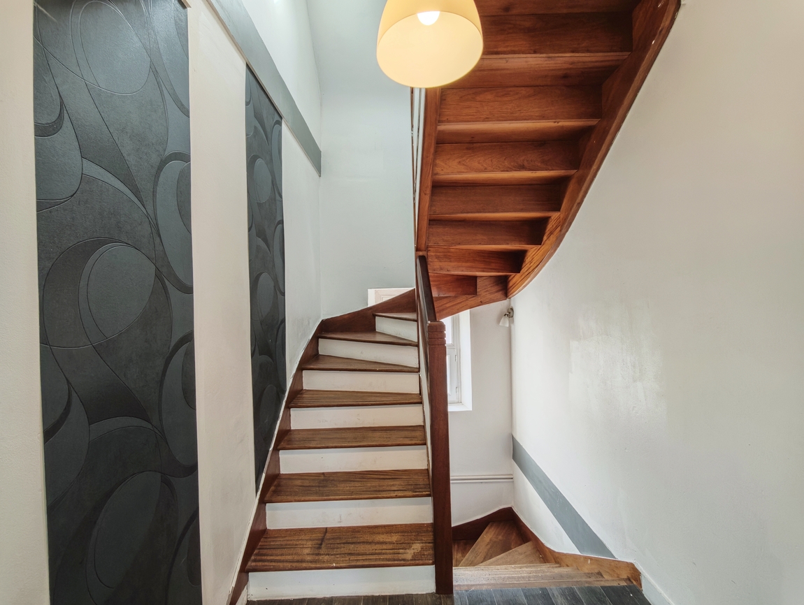 Exclusivité Agence. Quimper Proche Centre Ville. Maison 6 Chambres (128 m2) Garage & Jardin Clos.