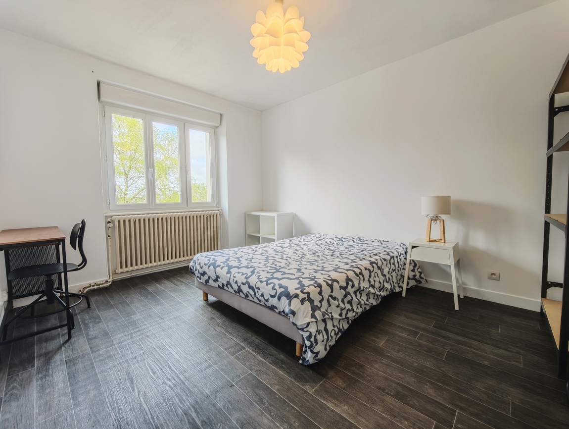 Exclusivité Agence. Quimper Proche Centre Ville. Maison 6 Chambres (128 m2) Garage & Jardin Clos.