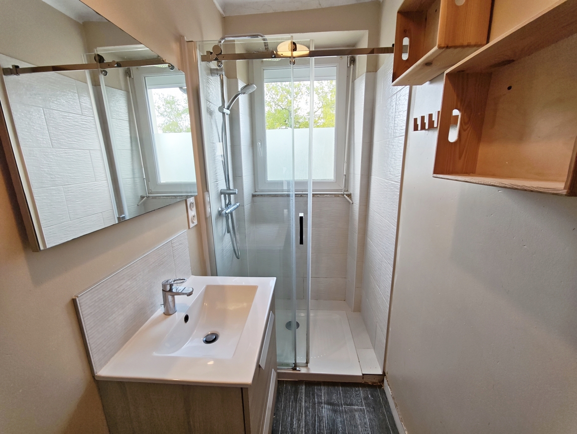 Exclusivité Agence. Quimper Proche Centre Ville. Maison 6 Chambres (128 m2) Garage & Jardin Clos.