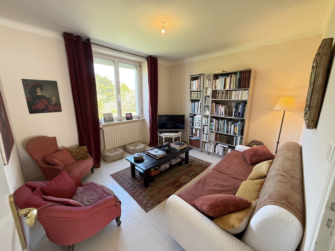 Audierne – Jolie Maison Rénovée Située au Calme Proche Commerces et Plages