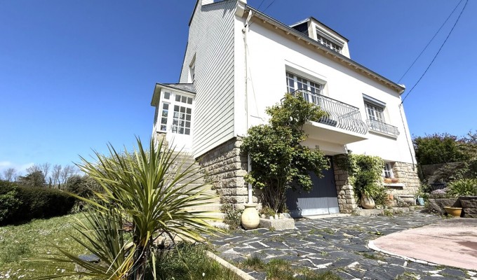 Audierne – Jolie Maison Rénovée Située au Calme Proche Commerces et Plages