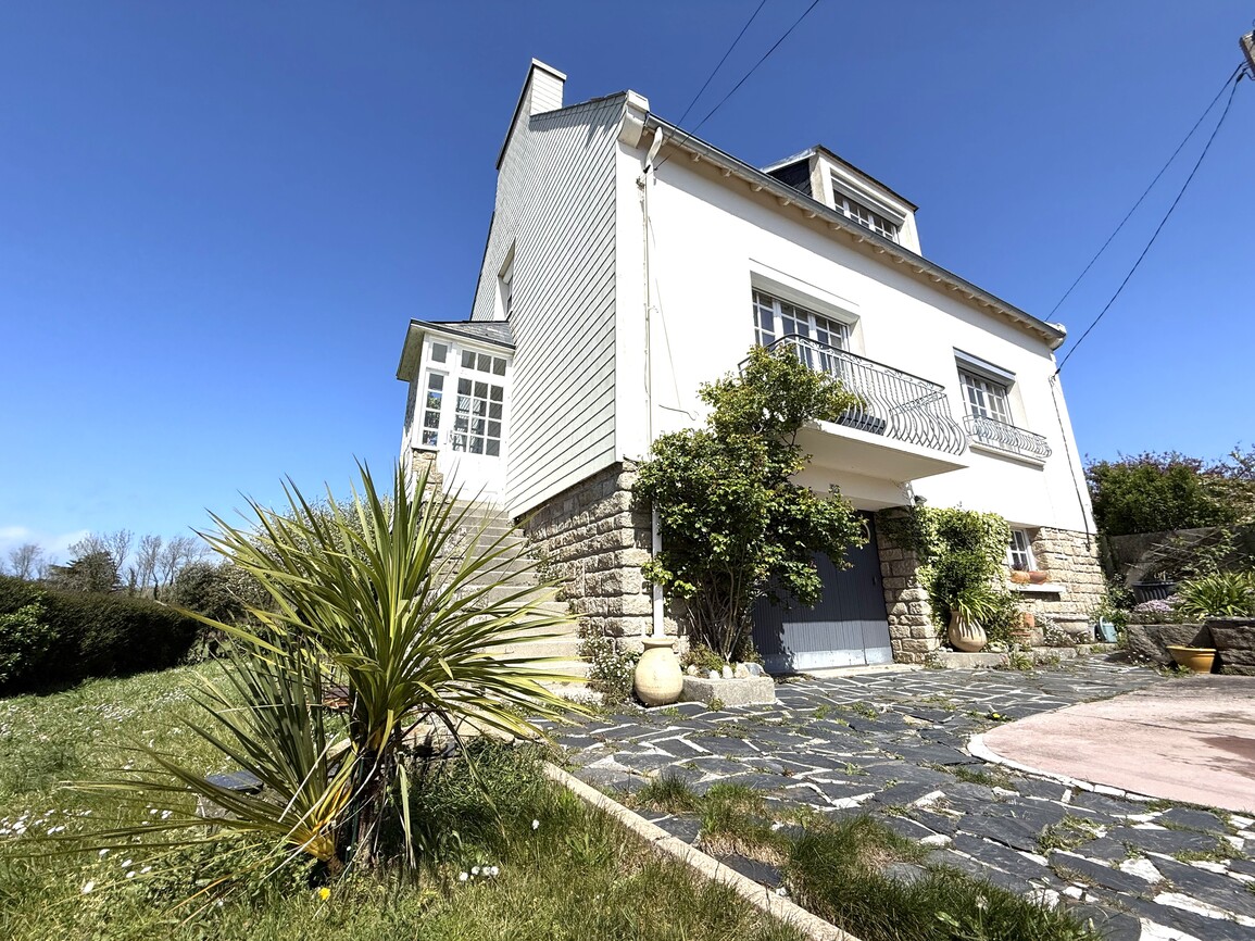 Audierne – Jolie Maison Rénovée Située au Calme Proche Commerces et Plages