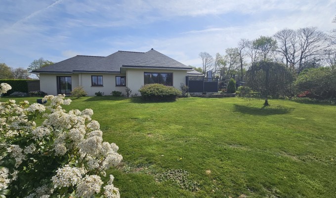 Plogastel-Saint-Germain – L’élégante Plain-pied aux Prestations Soignées à 15 min de Quimper & du Littoral