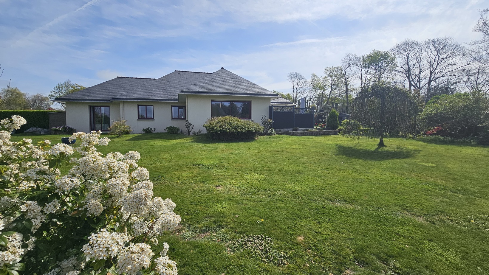 Plogastel-Saint-Germain – L’élégante Plain-pied aux Prestations Soignées à 15 min de Quimper & du Littoral