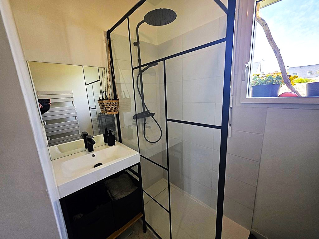 Quimper (10 min) – Impeccable Maison Baignée de Lumière Avec Jardin, à Proximité Immédiate des écoles et commerces