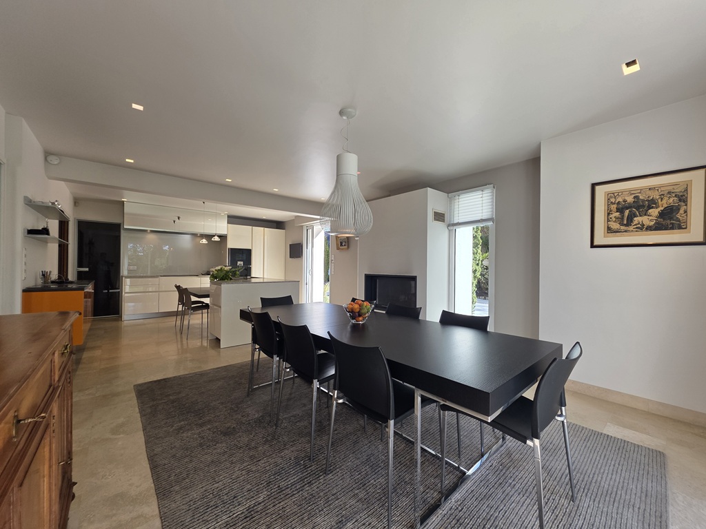 PENMARCH, Splendide Propriété En Pierres Avec Jardin Paysagé de 3000 m² & Piscine Chauffée