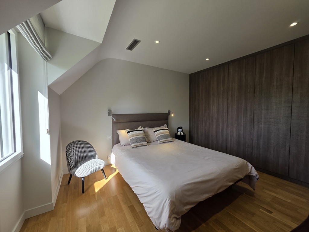 PENMARCH, Splendide Propriété En Pierres Avec Jardin Paysagé de 3000 m² & Piscine Chauffée