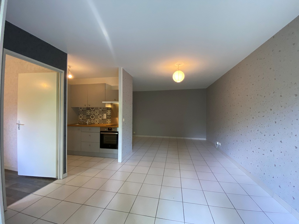 A LOUER. Libre immédiatement ! Quimper, Quartier Kerlan Vihan, Appartement T3 avec Parking !