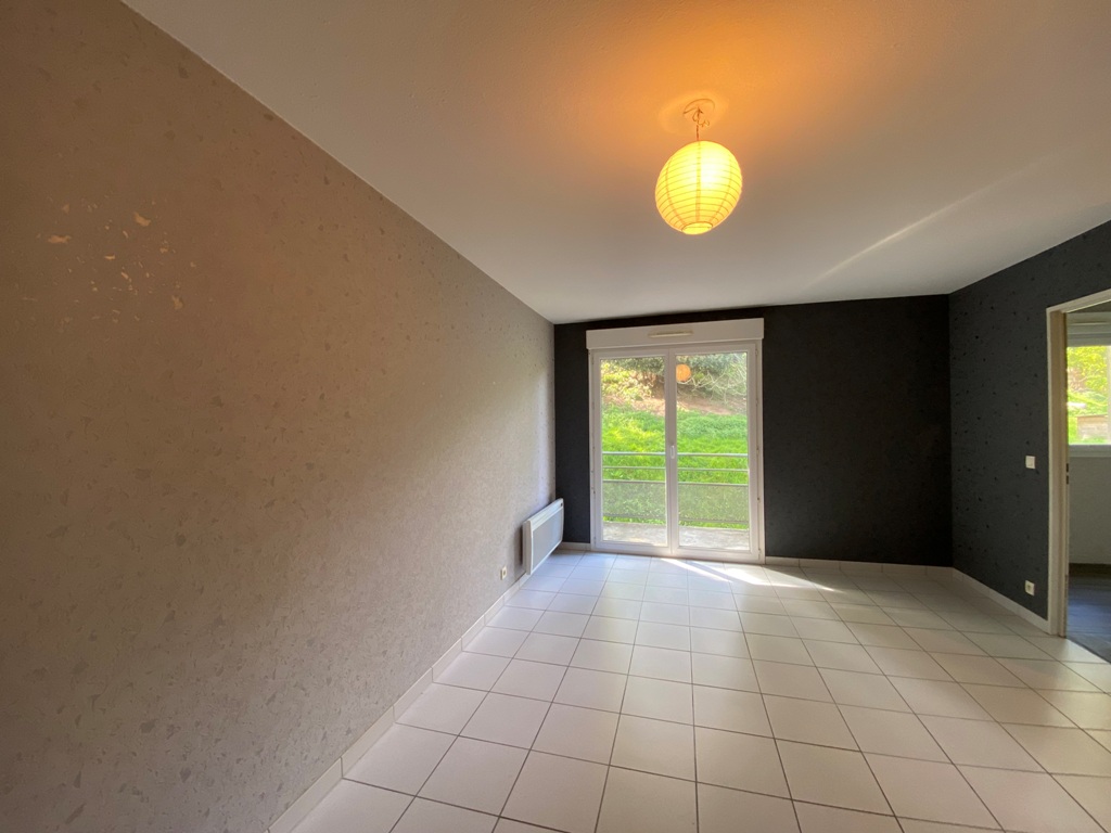 A LOUER. Libre immédiatement ! Quimper, Quartier Kerlan Vihan, Appartement T3 avec Parking !