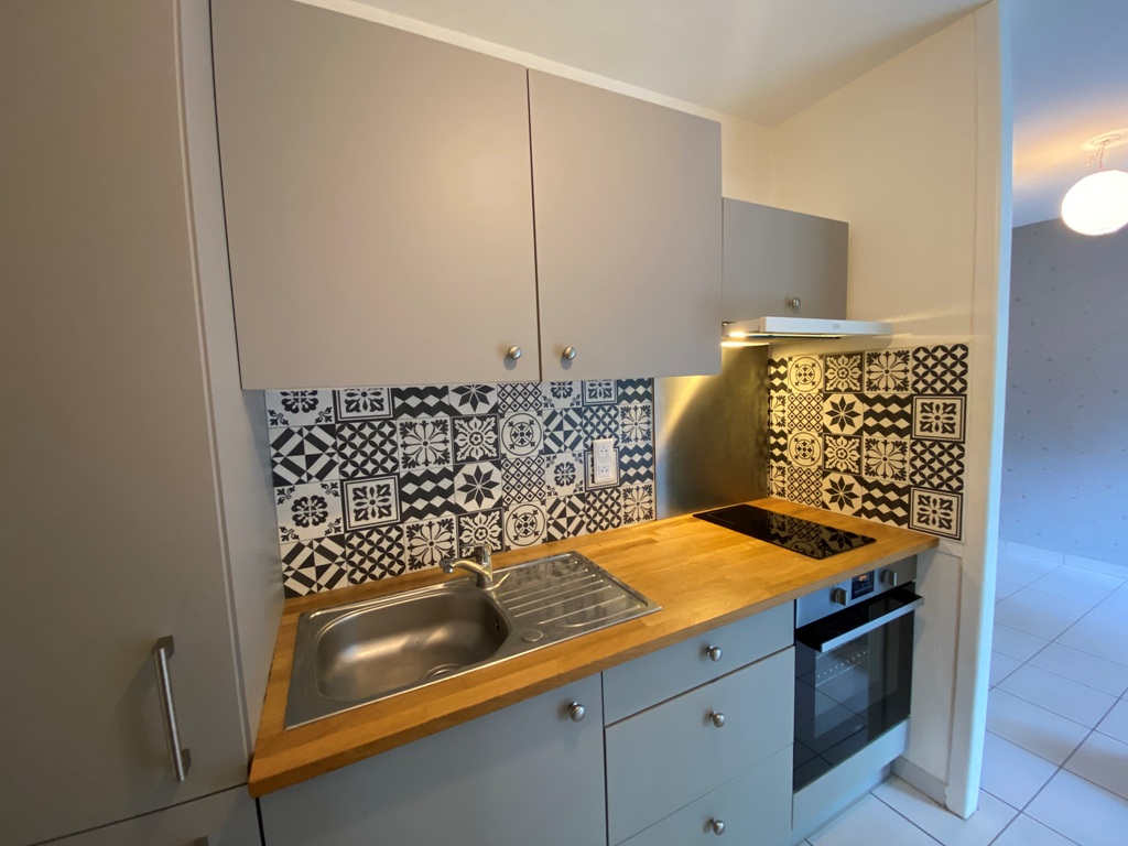 A LOUER. Libre immédiatement ! Quimper, Quartier Kerlan Vihan, Appartement T3 avec Parking !