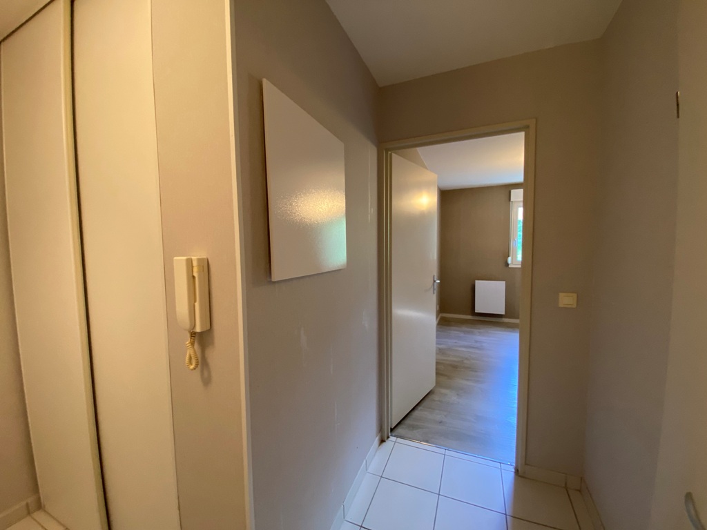 A LOUER. Libre immédiatement ! Quimper, Quartier Kerlan Vihan, Appartement T3 avec Parking !