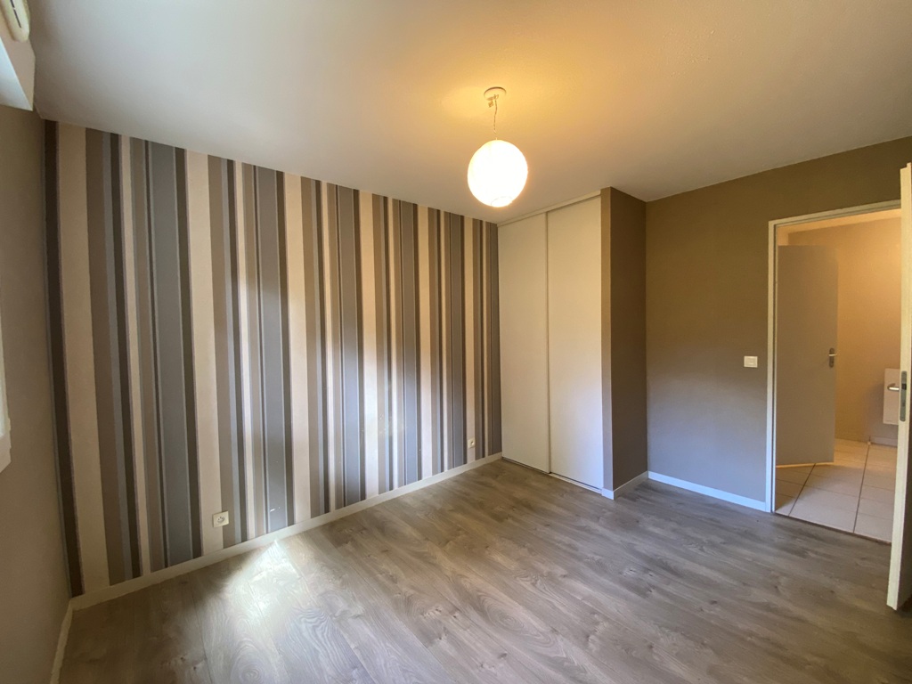 A LOUER. Libre immédiatement ! Quimper, Quartier Kerlan Vihan, Appartement T3 avec Parking !